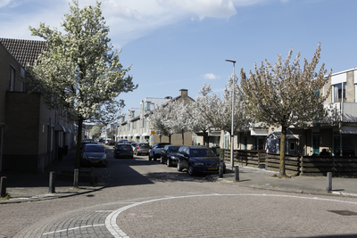 913980 Gezicht in de Jacob Simonsz de Rijkstraat te Utrecht, vanaf de Blois van Treslongstraat.